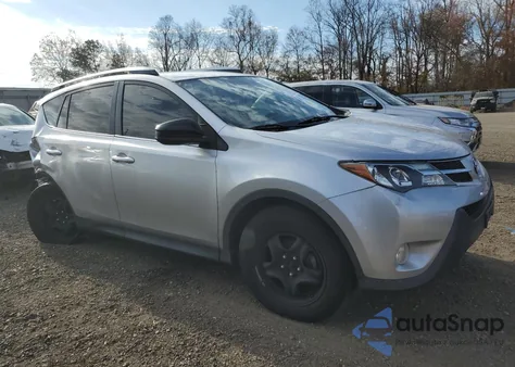 2015 Toyota Rav4 Le z USA, uszkodzony, nr VIN JTMBFREV5FD133483
